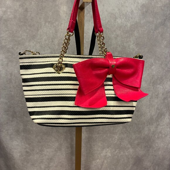 Cute Betsey Johnson Bag - Picture 2 of 11